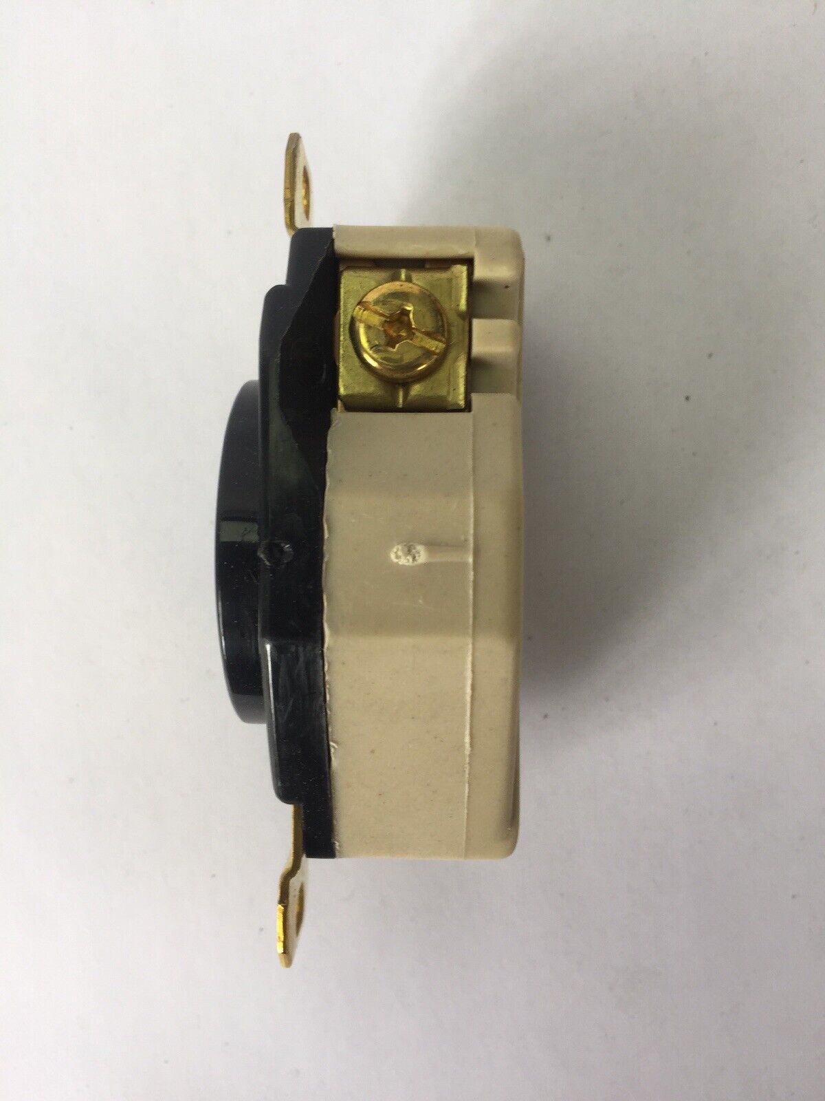 HUBBELL HBL2320 HBL TWIST-LOCK RECEPTACLE 20A 250V AC OR DC 2 POLE 3 WIRE