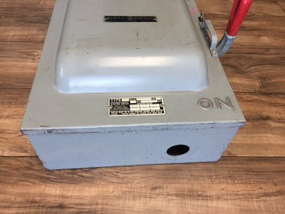GE TC35323 TYPE HD ENCLOSED SAFETY ELECTRIC SWITCH 100A 240VAC 3P 7.5HP DOUBLE