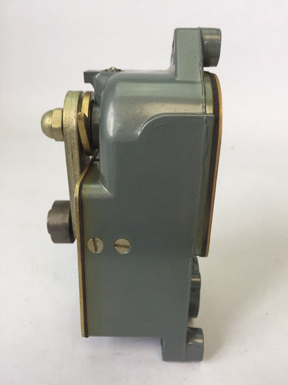 ALLEN BRADLEY 801-ASC3-13 LIMIT SWITCH ROLLER LEVER 600V AC/DC 1NO-1NC CONTACT