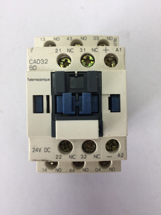 SCHNEIDER TELEMECANIQUE CAD32BD CONTROL RELAY 10A 600VAC COIL 24VDC LAD4TBDL 24V