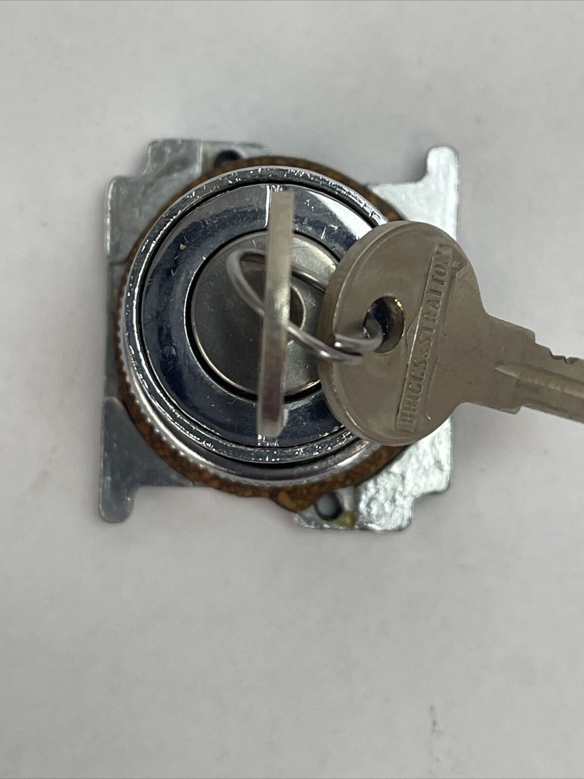 CUTLER HAMMER 10250T15254 SELECTOR SWITCH KEY OPER. 3 POS. MAIN. CAM 5