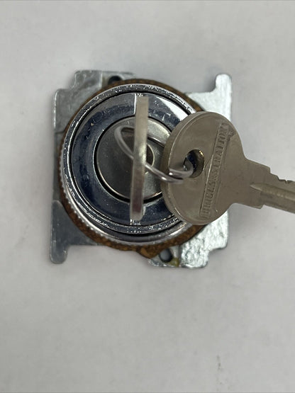 CUTLER HAMMER 10250T15254 SELECTOR SWITCH KEY OPER. 3 POS. MAIN. CAM 5