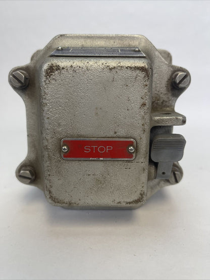 SQUARE D CLASS 9001 TYPE GR-103 SER A PUSHBUTTON STOP STATION 600VAC