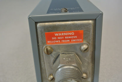 ALLEN-BRADLEY 837-AT11-JMC TEMPERATURE SWITCH / 90-200° F / NEW SURPLUS