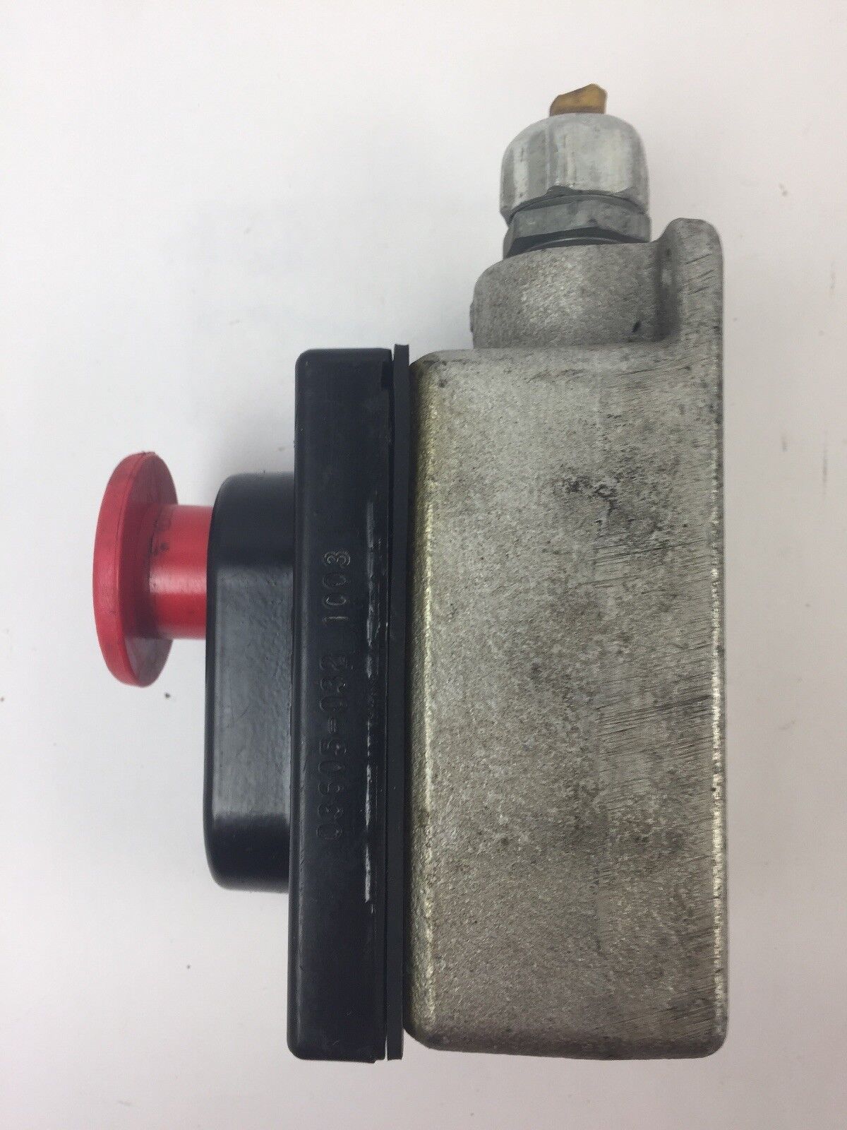 REES 03605-032 PUSH BUTTON 1 INCH GREEN BUTTON 1 3/4 INCH RED BUTTON