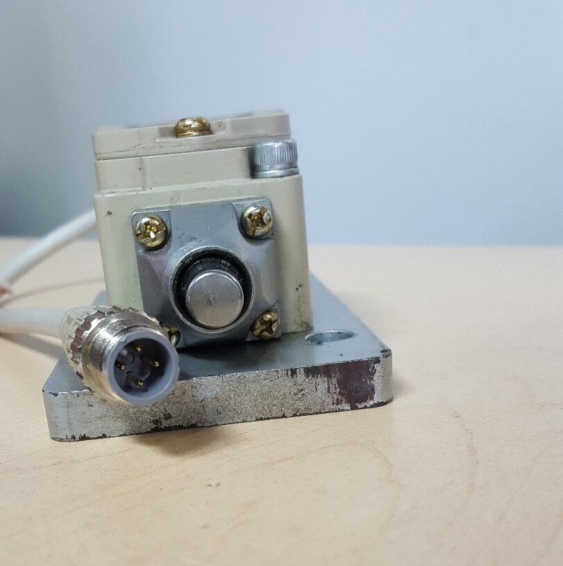 OMRON WLD-LR-DHJS03-A LIMIT SWITCH RND PIN PLUNGER 115VDC, NEW