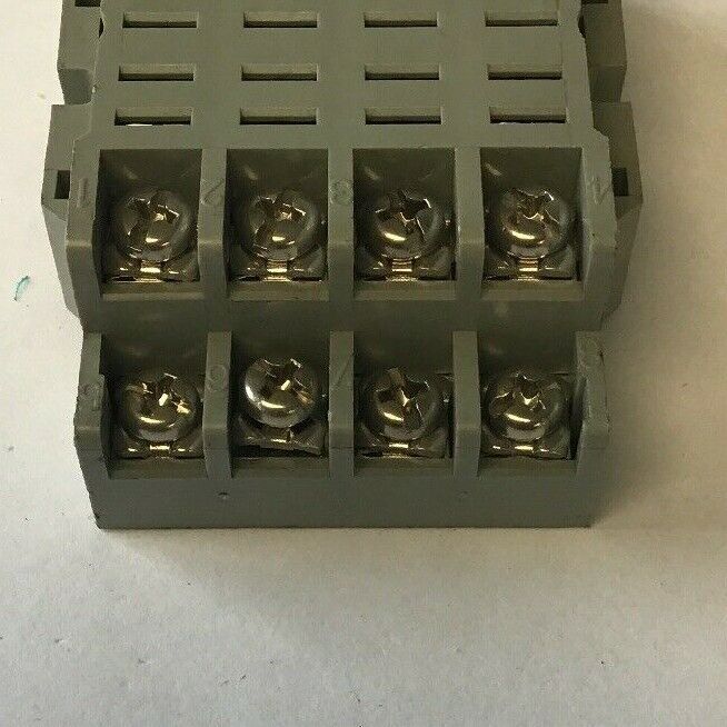 IDEC SH4B-05 RELAY SOCKET BASE 10A 300V***(LOTOF9)***