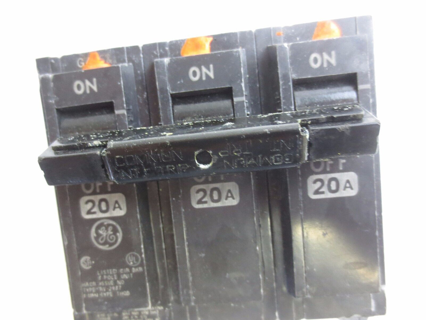 GE THQB32020 CIRCUIT BREAKER COMMON-TRIP BOLT-ON 20A, 240V, 3-POLE