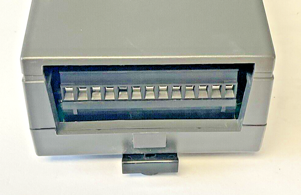 SCHNEIDER ELECTRIC UI-8-10-S INPUT MODULE 24VDC 0.7W
