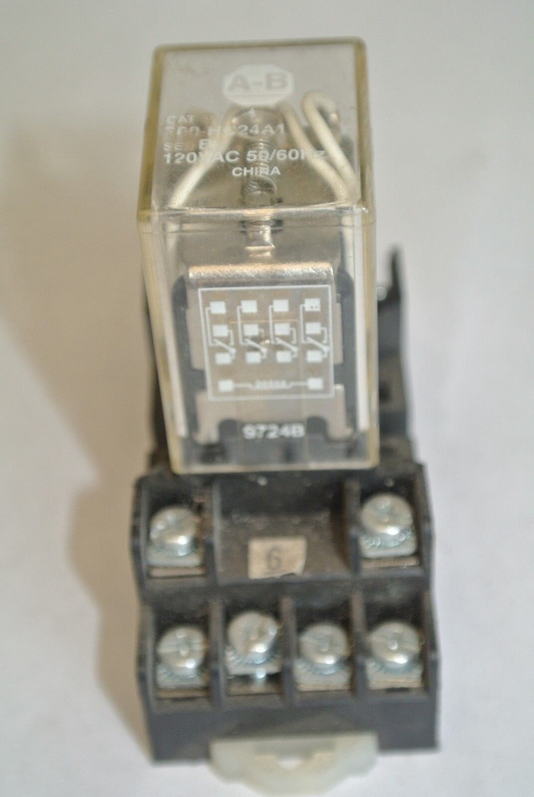 ALLEN-BRADLEY 700HC24A1 RELAY 120VAC, 5A, 1/6HP + 700-HN128 BASE