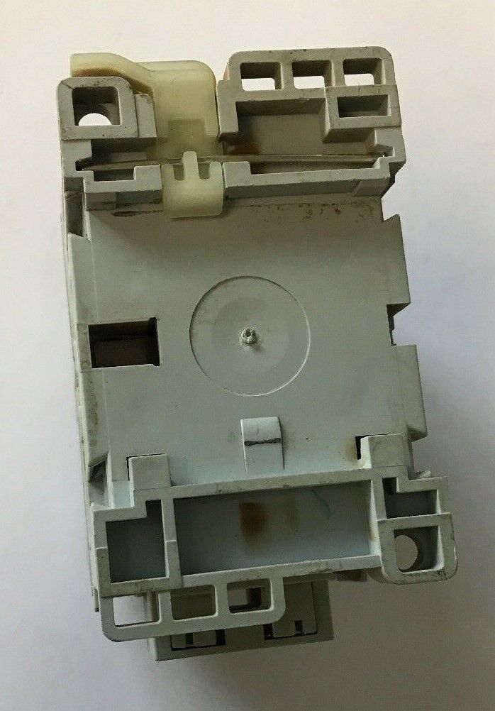 ALLEN BRADLEY 100-C09*01 SER.A 600VAC MAX 32A  CONTACTOR