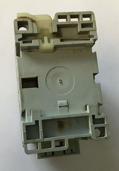 ALLEN BRADLEY 100-C09*01 SER.A 600VAC MAX 32A  CONTACTOR