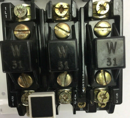 ALLEN BRADLEY 105-A09NDJ0V REVERSING STARTER 100-A09ND3 600VAC 9A 592-J0V16 W31