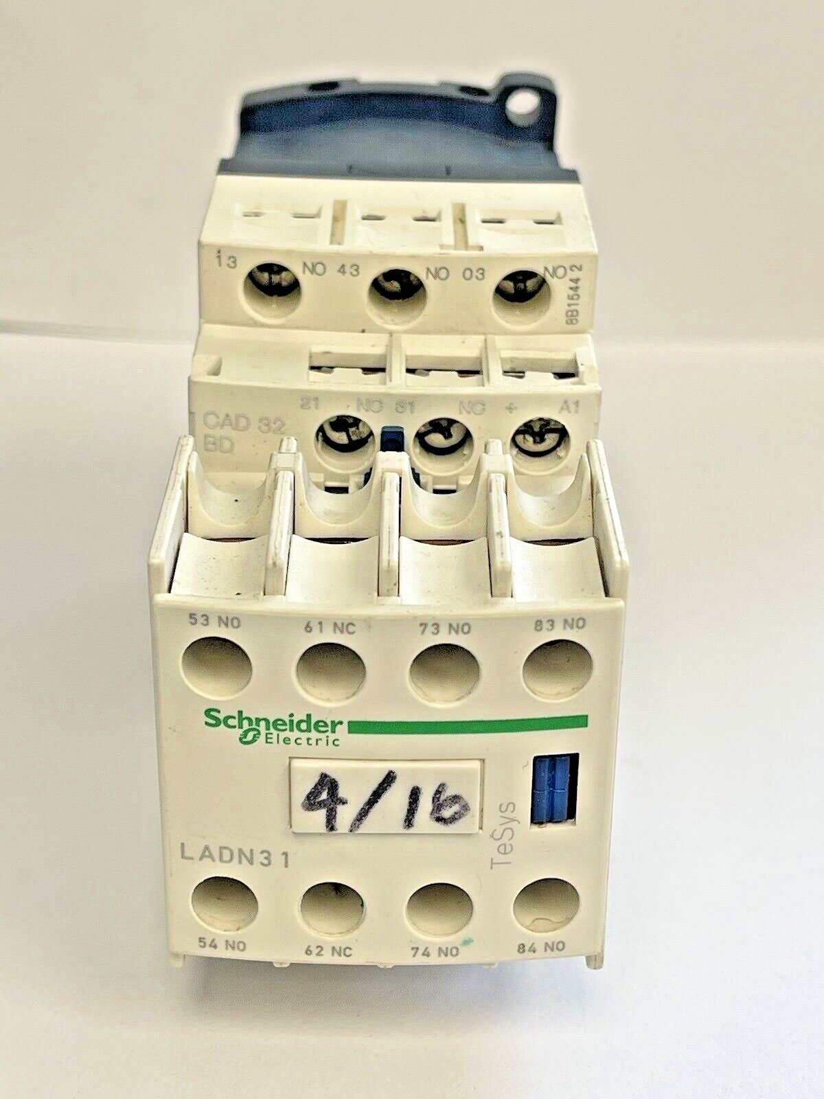 SCHNEIDER ELECTRIC - CAD32BD -24VDC CONTACTOR & SCHNEIDER LADN31 - CONTACT BLOCK