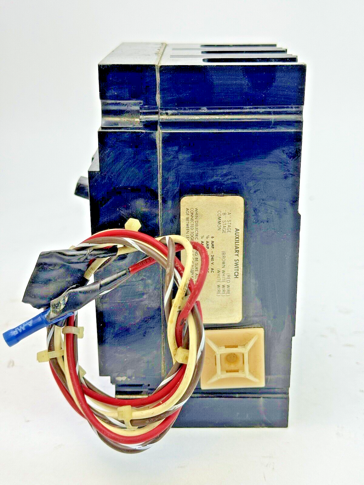 GE - TEC36050 - CIRCUIT BREAKER W/ AUXILIARY SWITCH - 3 POLE/ 600 VAC/ 50 A