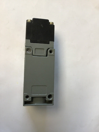 SQUARE D 9007 PSP224A PROXIMITY SWITCH 120VAC 50/60HZ 0.6A NEMA D150 SERIES A