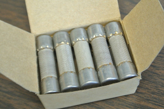 BOX of 10 / BUSS KLM-10 FAST-ACTING MIDGET FUSE / 10A / 500V / NEW SURPLUS KLM10