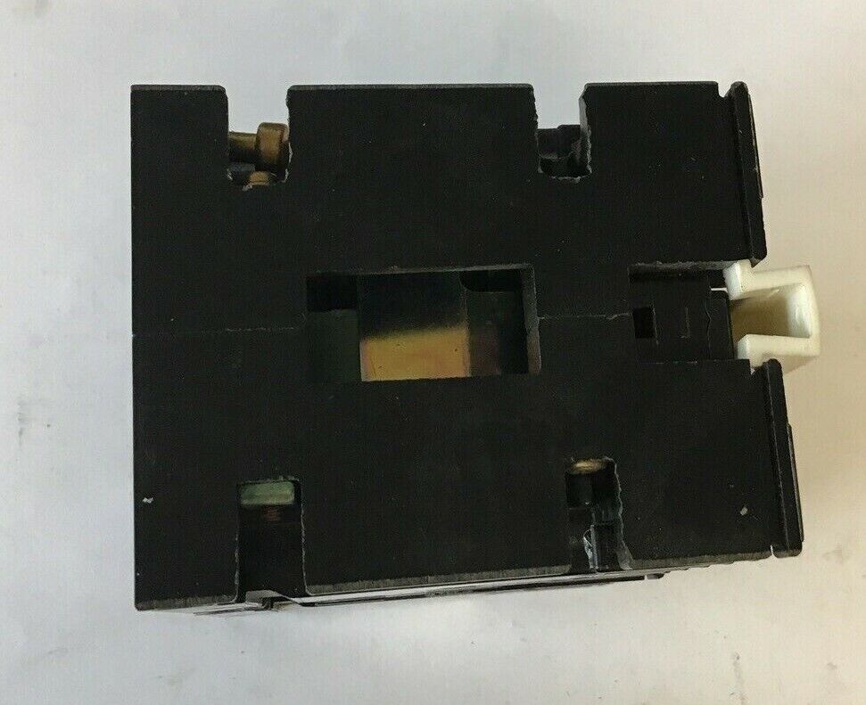 GENERAL ELECTRIC CR122A25702 INDUSTRIAL RELAY 200VAC 10A SER.A 115V 60HZ