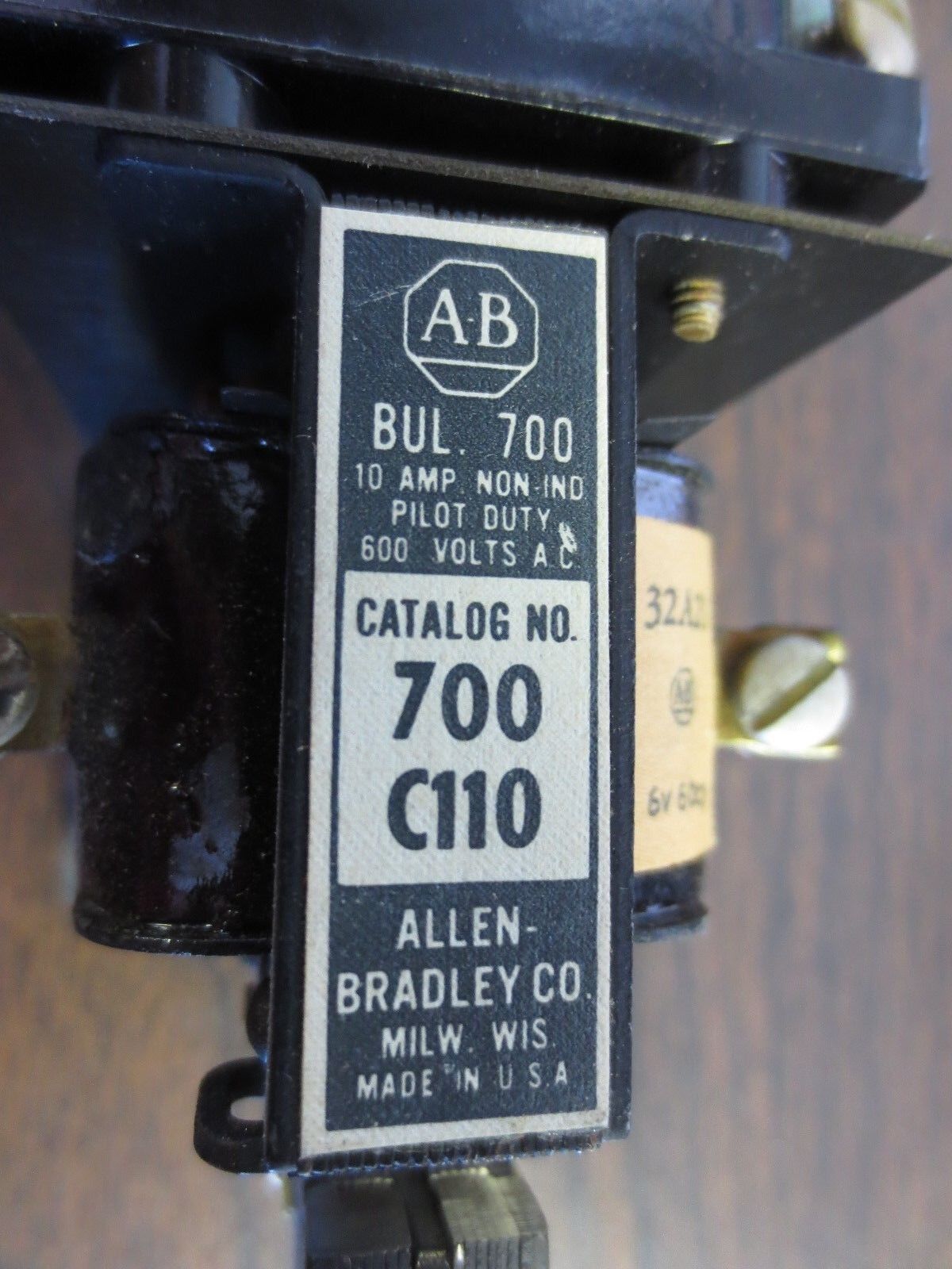 ALLEN-BRADLEY 700-C110A06 AC RELAY - 6V 60Hz, 2-POLES 1N.O./1N.C. - NEW SURPLUS