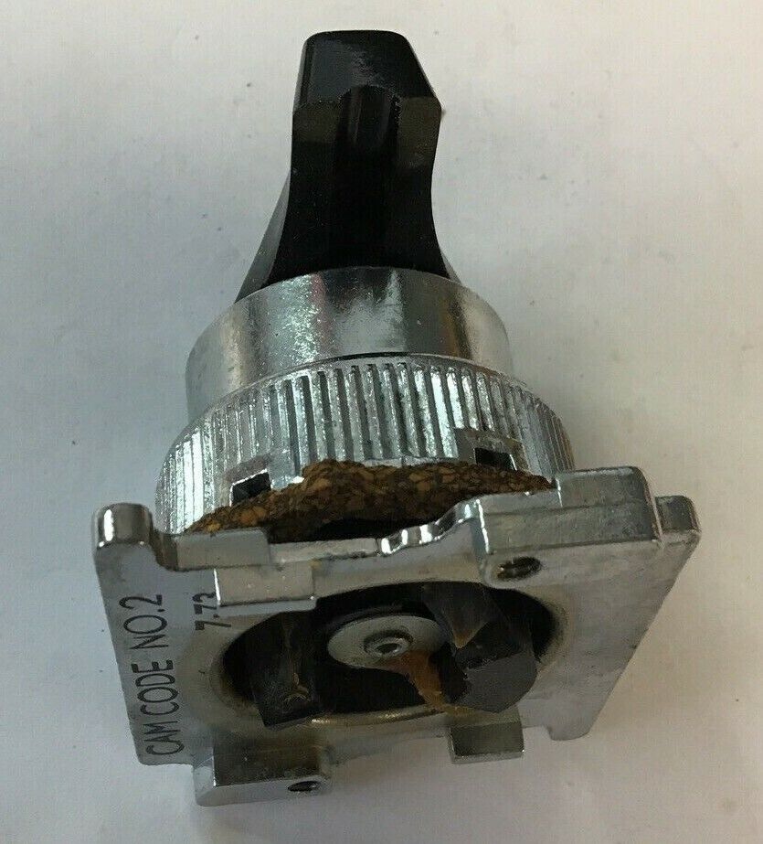 CUTLER HAMMER 10250T3052 3POS SELECTOR SWITCH CODE2
