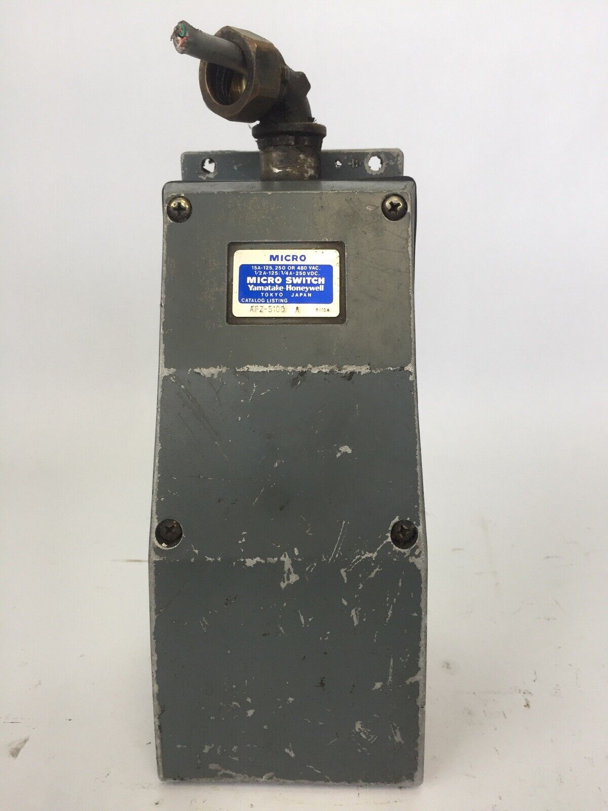 YAMATAKE HONEYWELL MICRO SWITCH 15A-125, 250 OR 480VAC 1/2A-125VDC 1/4A-250VDC