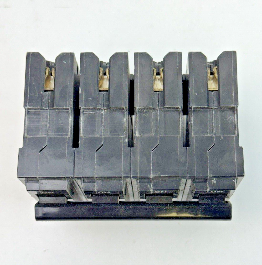 GE - THQMV4200 - THERMAL MAGNETIC CIRCUIT BREAKER - 4 POLE, 200 A, 240 VAC