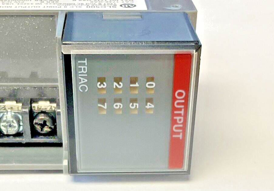ALLEN BRADLEY 1746-OA8 INPUT MODULE SER.B FW: N/A DIR/VER:10000058878/07