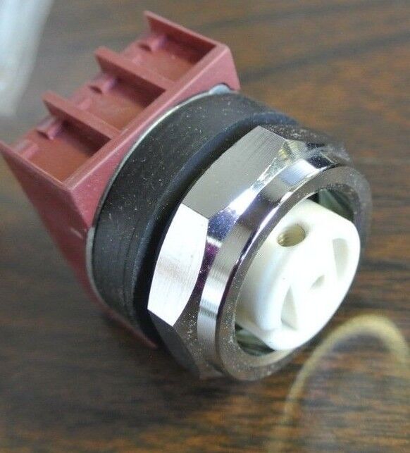 SIEMENS 3SB03-PPR - 30mm PUSHBUTTON 40mm RED MUSHROOM - PUSH-PULL NEW SURPLUS