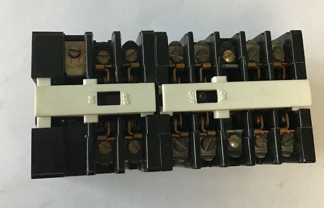 GENERAL ELECTRIC CR122A25702 INDUSTRIAL RELAY 200VAC 10A SER.A 115V 60HZ