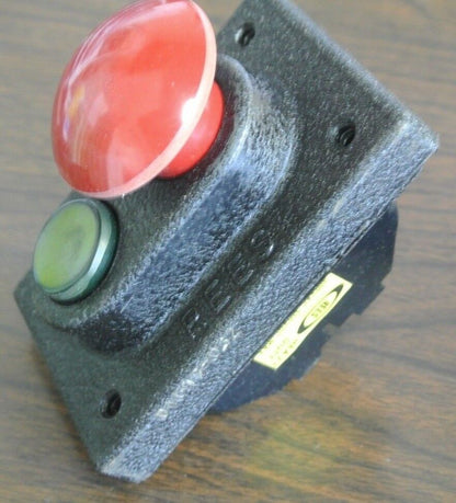 REES 01619-032 CONTROL UNIT / GREEN-RED PUSHBUTTON STATION - NEW SURPLUS 1382