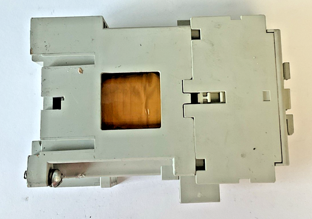 ALLEN BRADLEY 100-C16Z*400 CONTACTOR SER.B 600VAC 32A