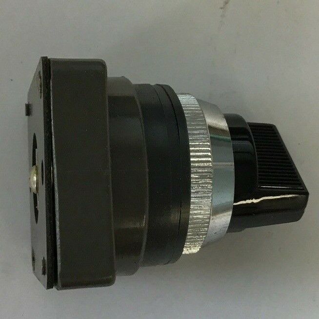 IDEC ASS-100-B SELECTOR SWITCH ***LOTOF25***