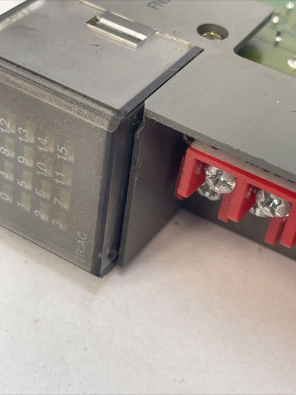 ALLEN BRADLEY 1746-OA16 OUTPUT MODULE SER B OUTPUT VOLTAGE 85-265VAC
