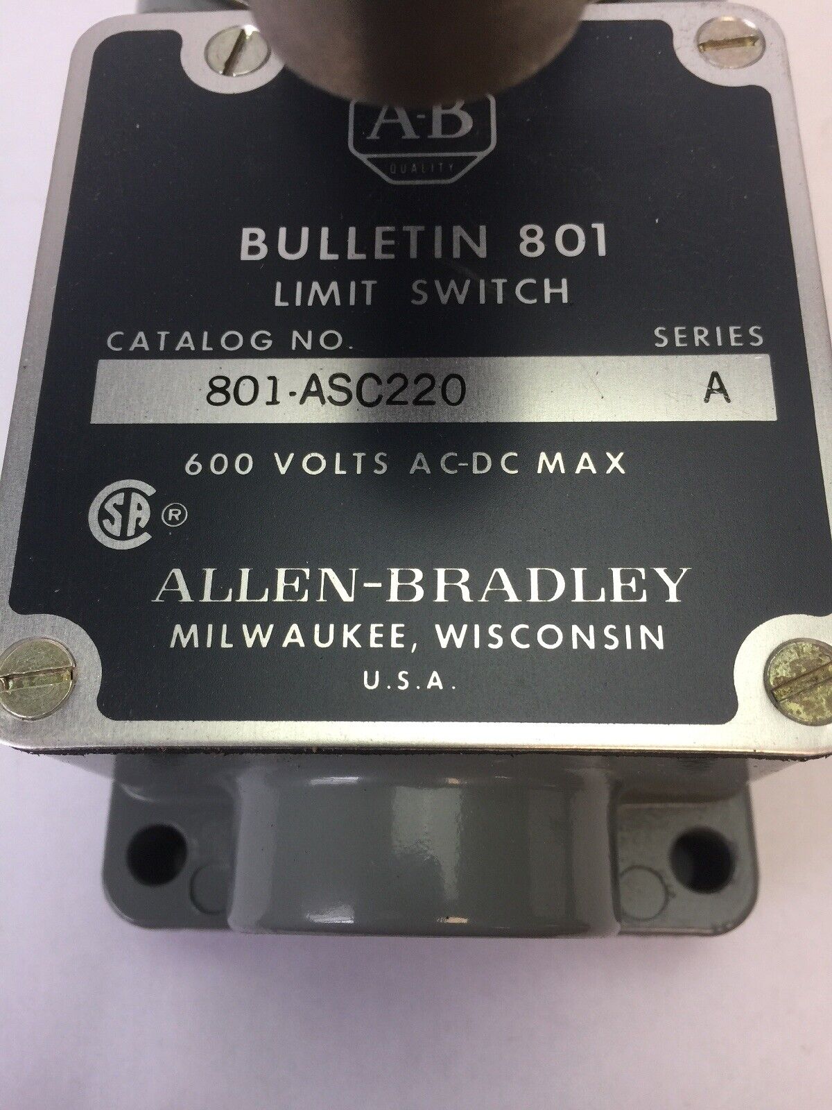 ALLEN BRADLEY 801-ASC220 LIMIT SWITCH ROLLER LEVER 600V AC/DC 1 N.O.-1 N.C. CONT