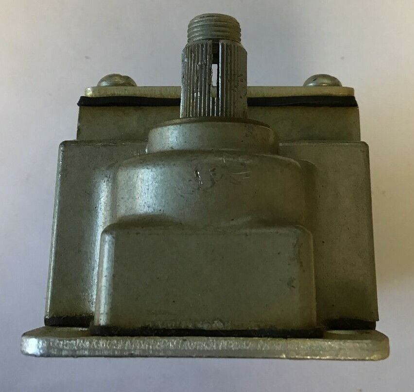 GOULD R.B.DENISON LIMIT SWITCH L100WTL-2M CONTACT 15