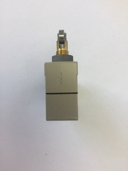 OMRON ZE-Q22-2S LIMIT SWITCH 125/250/480VAC 15A 250VDC 1/4A 250VAC 1/4HP