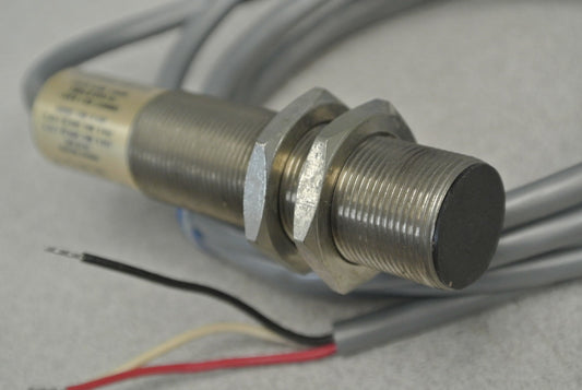 ALLEN-BRADLEY 871C-A5A18 CYLINDRICAL INDUCTIVE PROXIMITY SWITCH / 10-30VDC 18mm