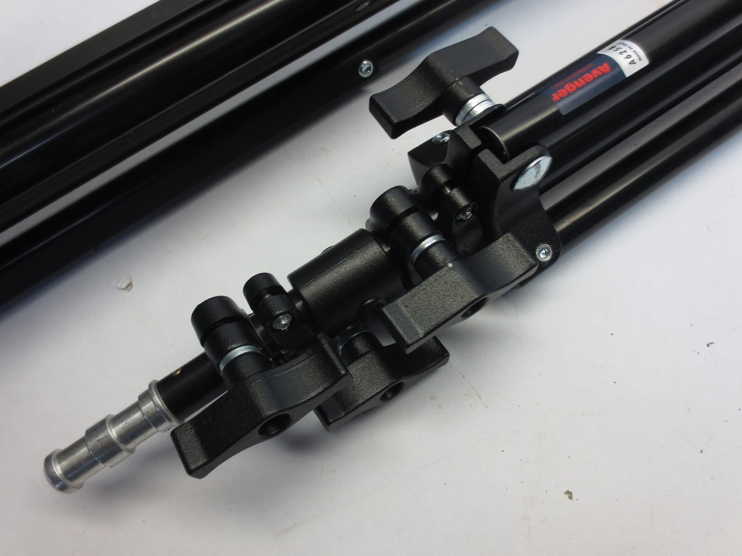 LOWELL TOTA PROFESSIONAL PHOTOGRAPHY LIGHTING SYSTEM - LIGHTS TRIPODS UMBRELLAS