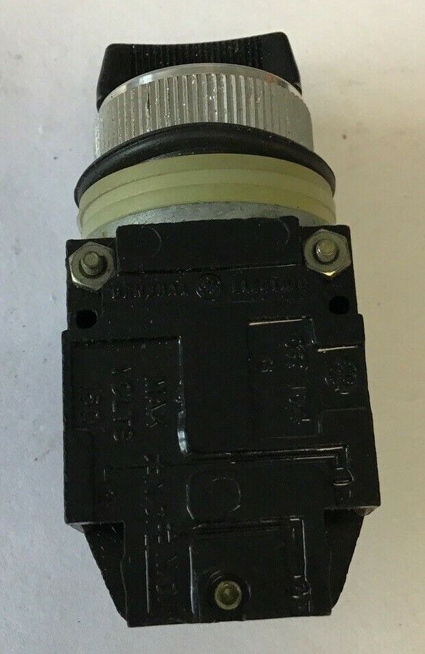 GENERAL ELECTRIC CR104B8211 SELECTOR SWITCH