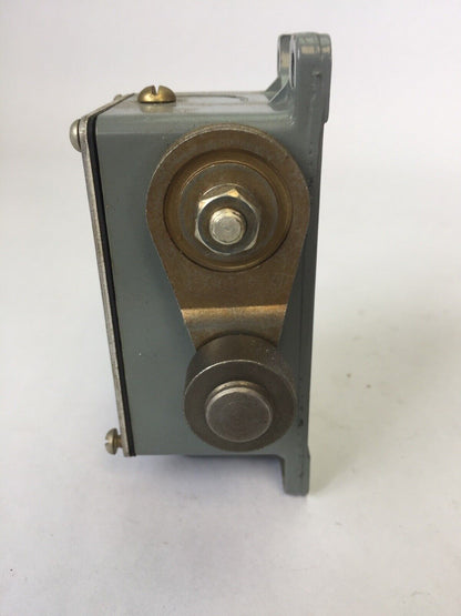 ALLEN BRADLEY 801-ASB11 LIMIT SWITCH ROLLER LEVER 600V AC/DC NC CONTACT