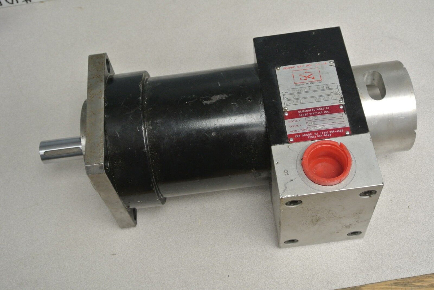 MOOG 99021-001 / 9.98 / 40021 MHA / Qv=81 cm 3/4 / SERVO MOTOR (???)