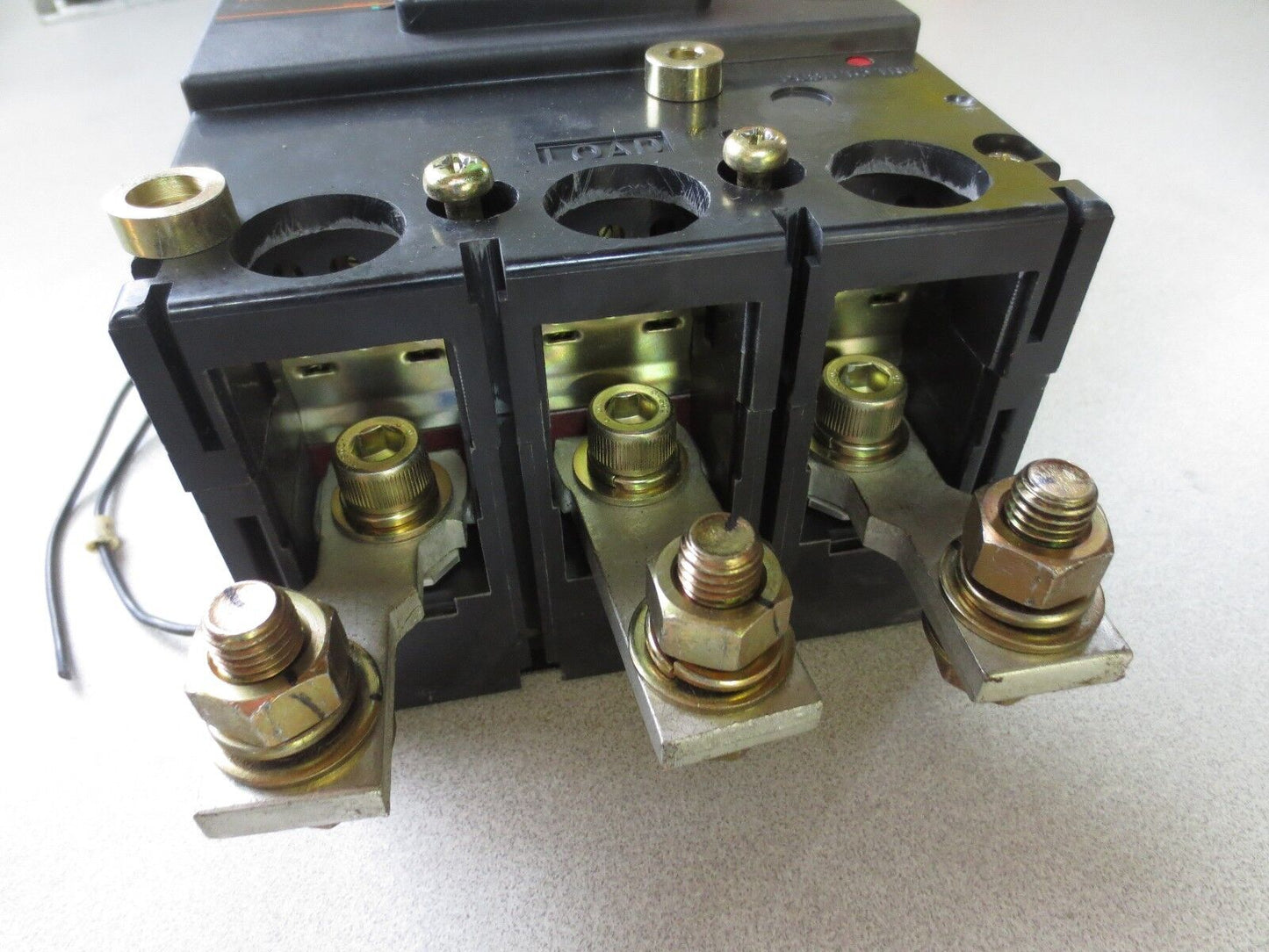 FUJI ELECTRIC EA403A CIRCUIT BREAKER 300A, 660VAC, 250VDC, 3-POLE