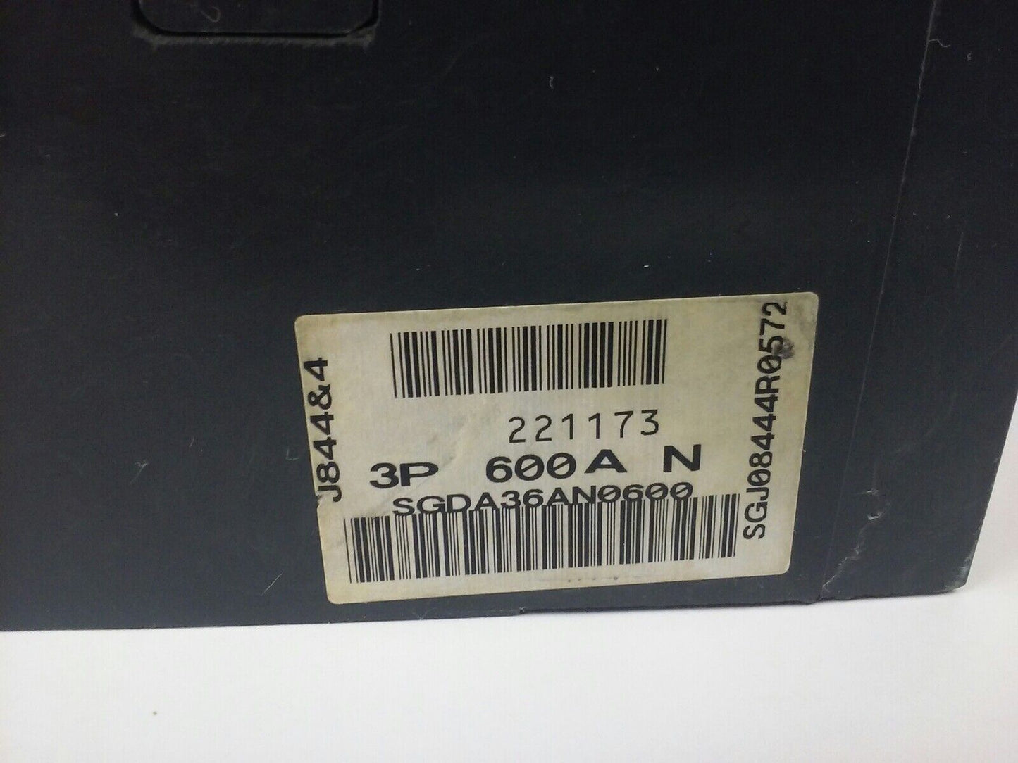 GE SGDA36AN0600 SPECTRA RMS CIRCUIT BREAKER, MOLDED CASE, 3P, 600A, 600V, 200kA