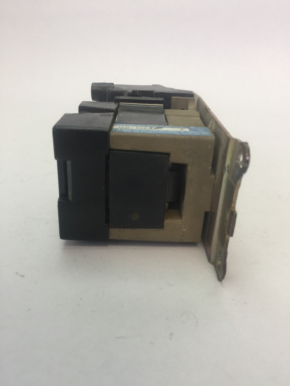ALLEN BRADLEY 702L-AOD93 CONTACTOR 600VAC 20AMP SERIES K 70A86 COIL 120V 60HZ