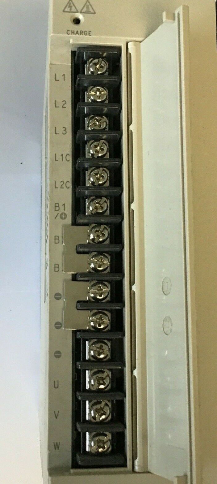 YASKAWA SGD7S-180A10A002 SERVO DRIVE 200V SERVOPACK 10A 50/60HZ