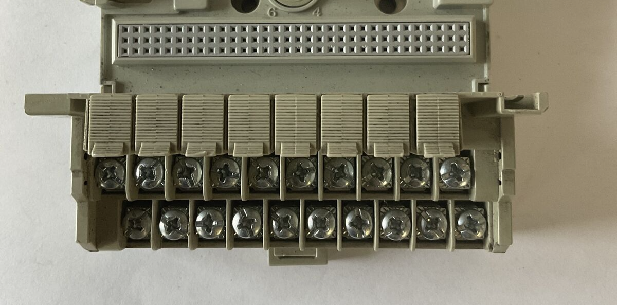 ALLEN BRADLEY 1794-OA8 INPUT 230VAC 10A SER.A 5VDC 640MA REV.E01