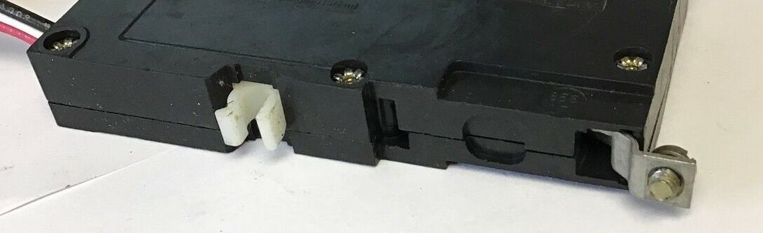 SQUARE D QOB120PL5393 CIRCUIT BREAKER 20A 120/240VAC 50/60HZ  1POLE