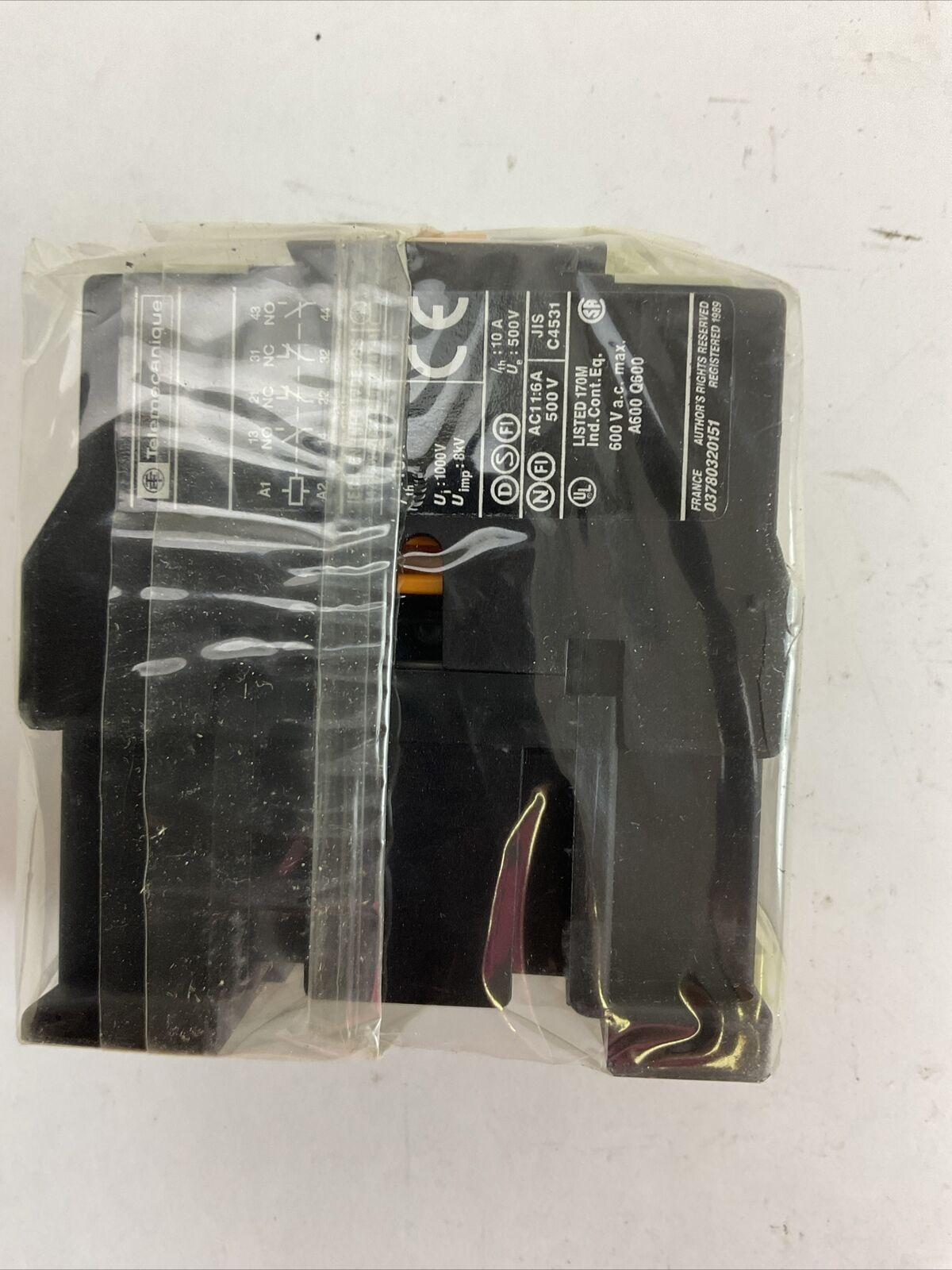 TELEMECANIQUE CA2 DN22G6 CONTROL RELAY 600VAC 10A COIL 120V 60HZ