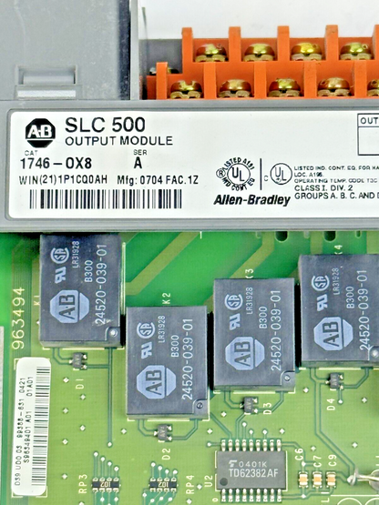 ALLEN-BRADLEY - 1746-OX8 SER A - SLC OUTPUT MODULE - 1746-0X8 **NO DOOR