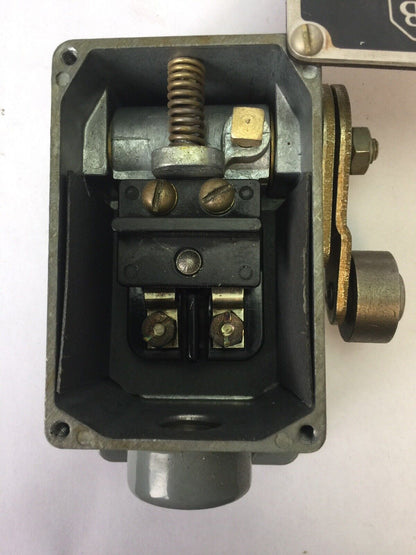 ALLEN BRADLEY 801-ASB11 LIMIT SWITCH ROLLER LEVER 600V AC/DC NC CONTACT